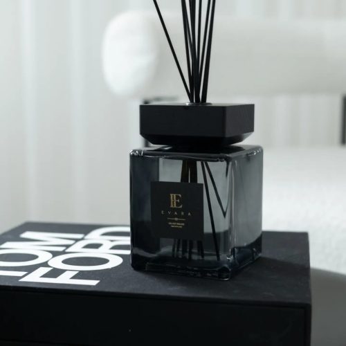 3bf95121-2c81-40b4-9807-89510ef7c992.jpeg Evara Velvet Rouge Black Reed Diffuser Set - 1000ml