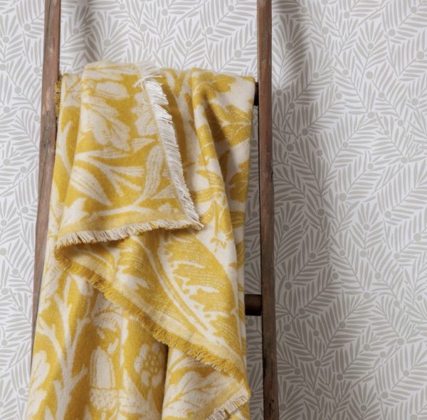 Acorn Tonal Jacquard Throw Gold